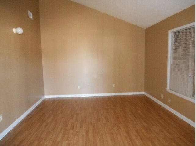 389 Jones St - Photo 3 of 10