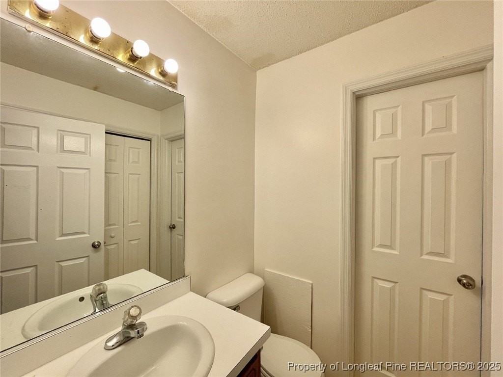 1929 Crestview Dr - Photo 4 of 15