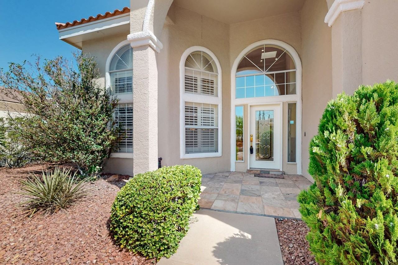 6017 Ojo De Agua Dr - Photo 4 of 47