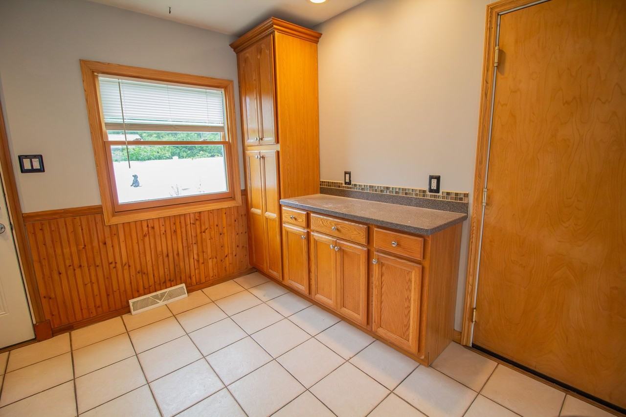 3275 Maryvale Dr - Photo 6 of 17