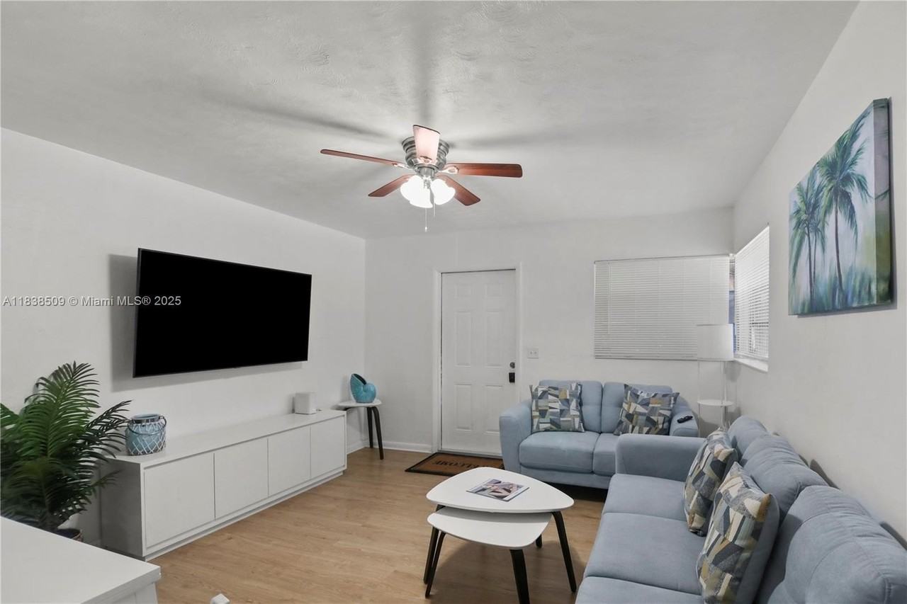 717 Sw 13th Ave #1 - Photo 4 of 9