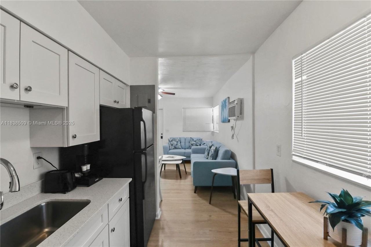 717 Sw 13th Ave #1 - Photo 7 of 9