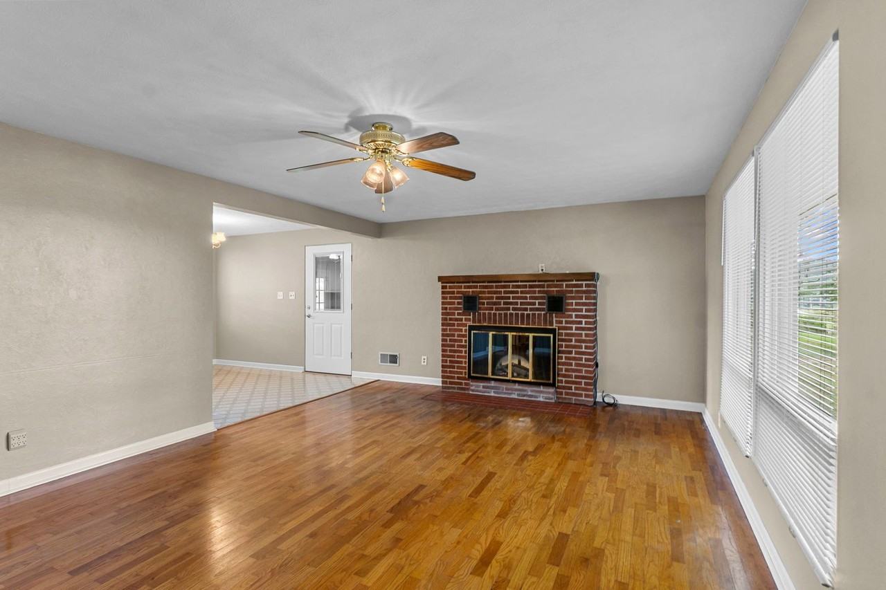 2522 Boutin Dr - Photo 3 of 20