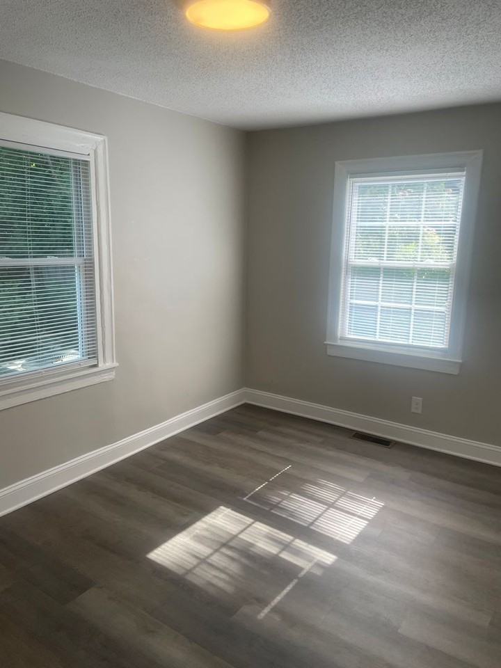1147 W Academy St - Photo 6 of 9