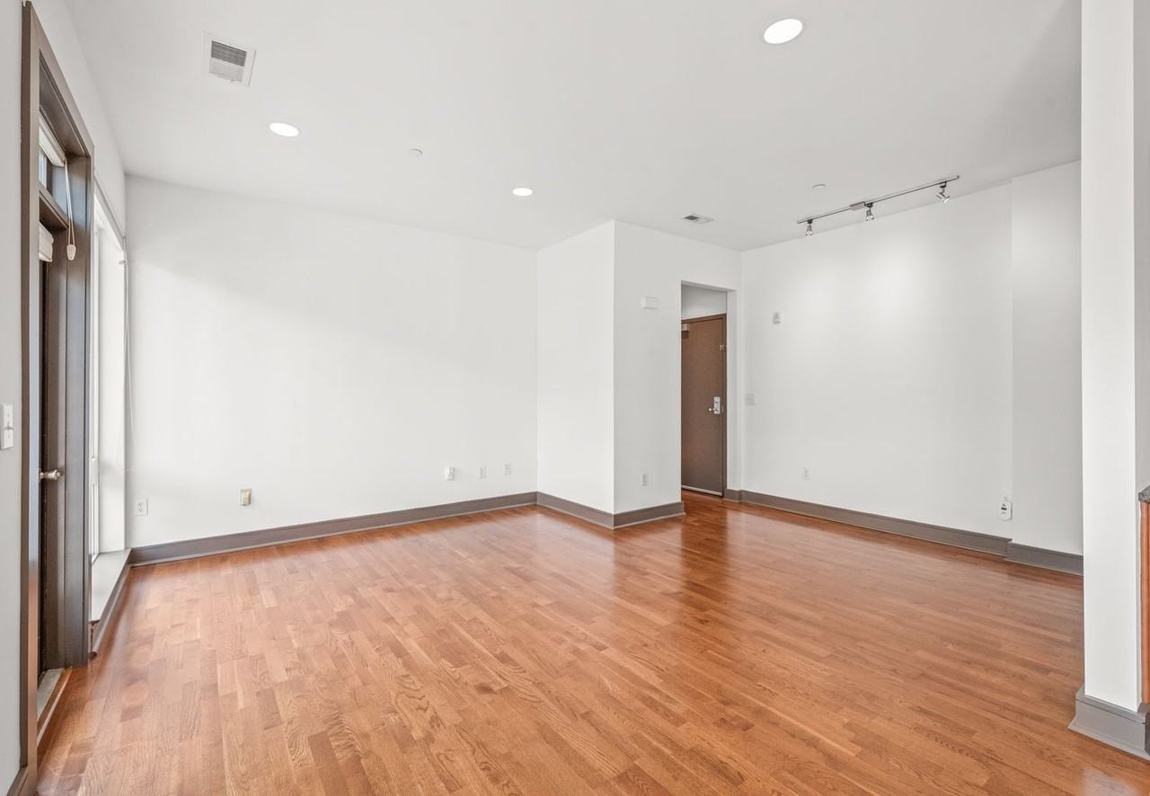 2200 Lyndhurst Ave #201 - Photo 7 of 23