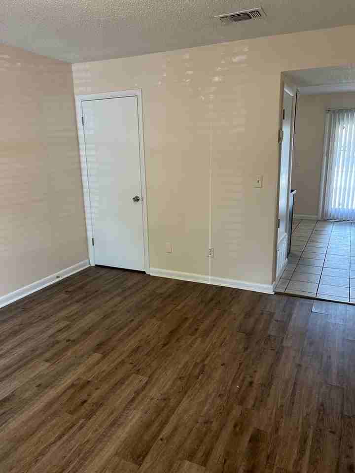 1325 Greendale Ave #16 - Photo 3 of 16