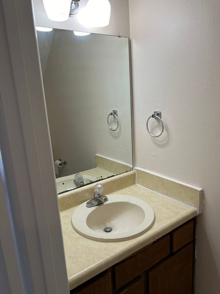 1325 Greendale Ave #16 - Photo 4 of 16
