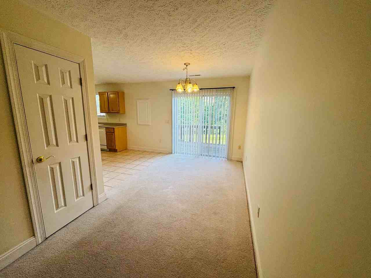 385 Oaktree Blvd - Photo 5 of 19