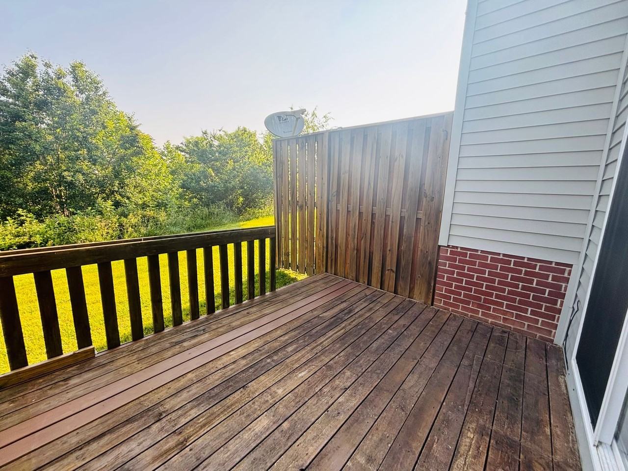 385 Oaktree Blvd - Photo 2 of 18