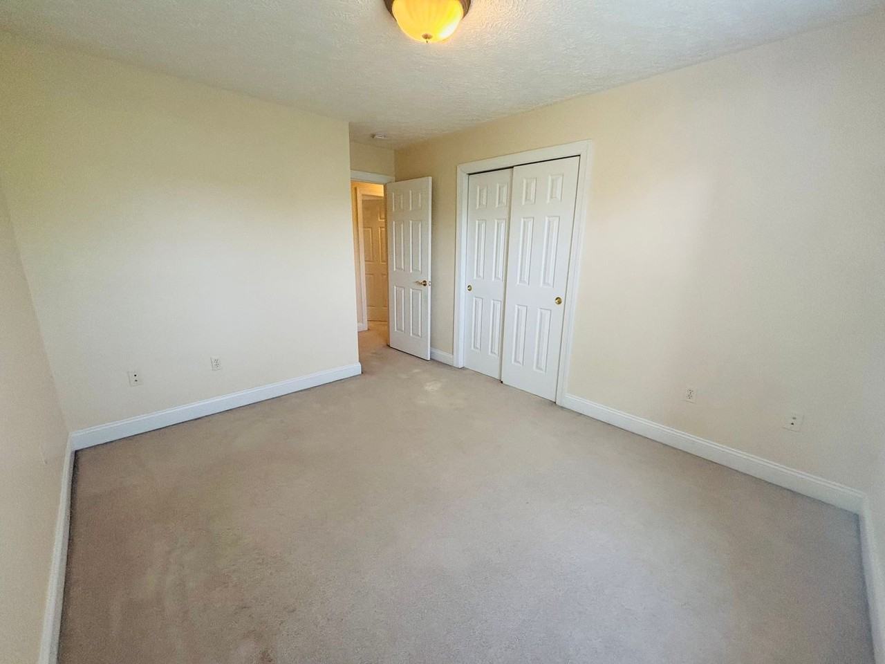 385 Oaktree Blvd - Photo 6 of 18