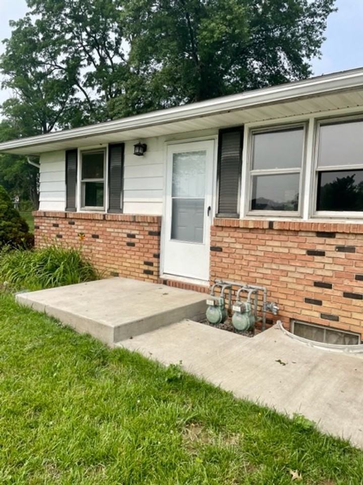 697 Lindaire Ln E - Photo 2 of 14
