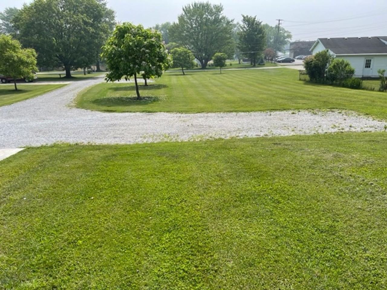 697 Lindaire Ln E - Photo 3 of 14
