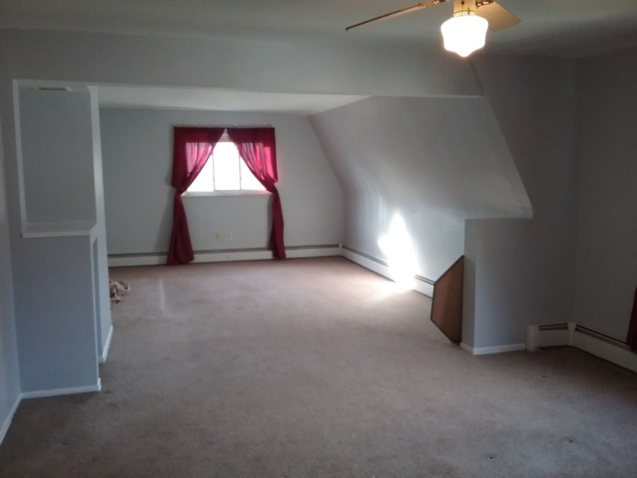 2-bedroom 1st floor apartment for rent in Oakmont - Photo 5 of 12
