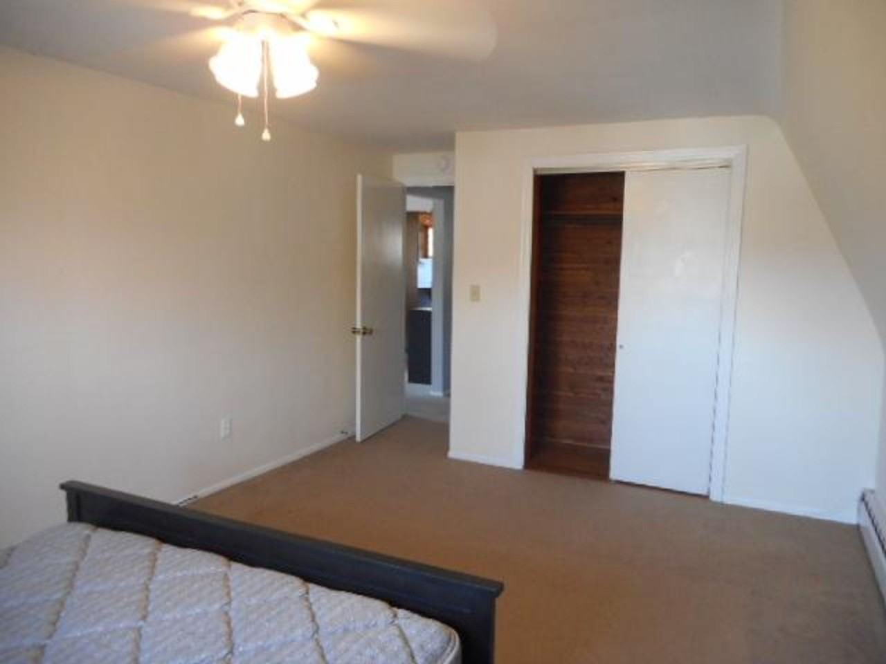 2-bedroom 1st floor apartment for rent in Oakmont - Photo 6 of 12