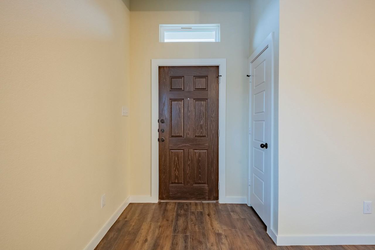 645 Blackland Dr - Photo 3 of 23