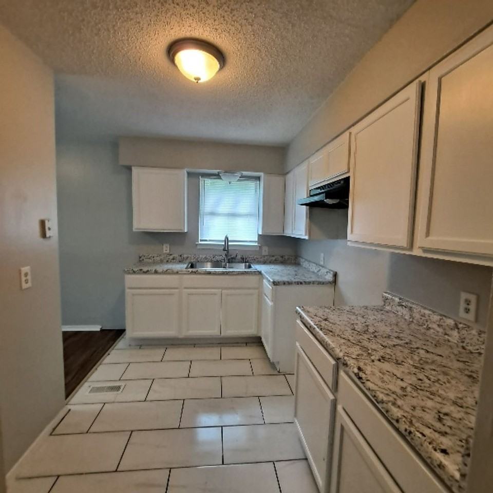 3785 Walsingham Dr - Photo 2 of 11