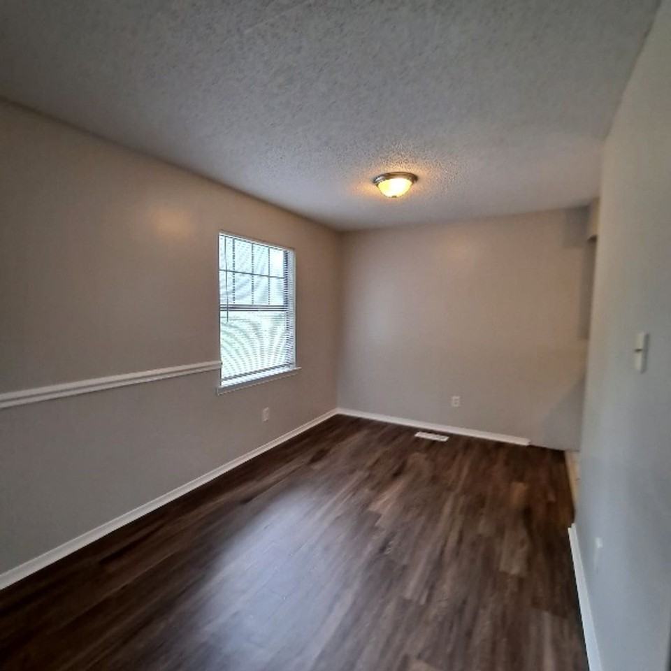 3785 Walsingham Dr - Photo 4 of 11