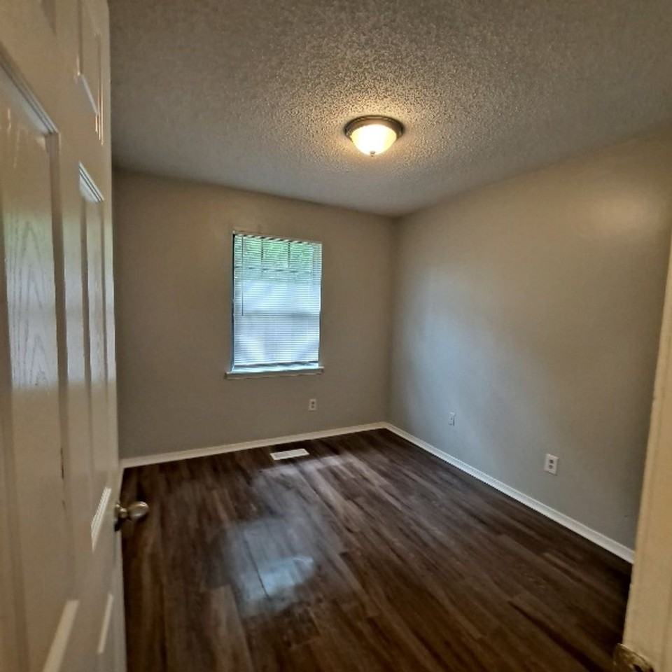 3785 Walsingham Dr - Photo 7 of 11