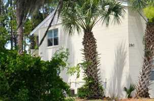 featured image of 290 Flower Ln