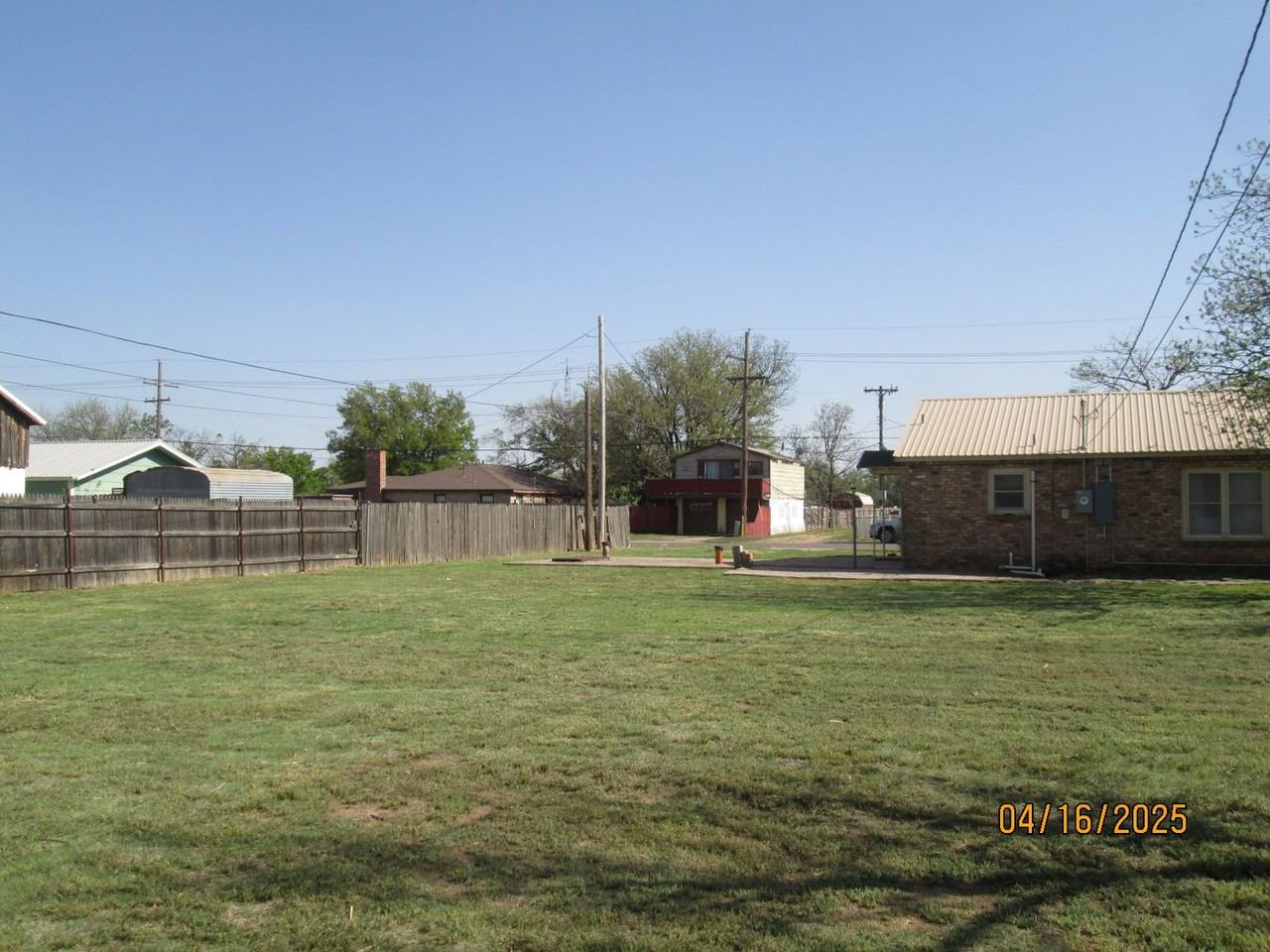 2604 W 4th St - Photo 2 of 20