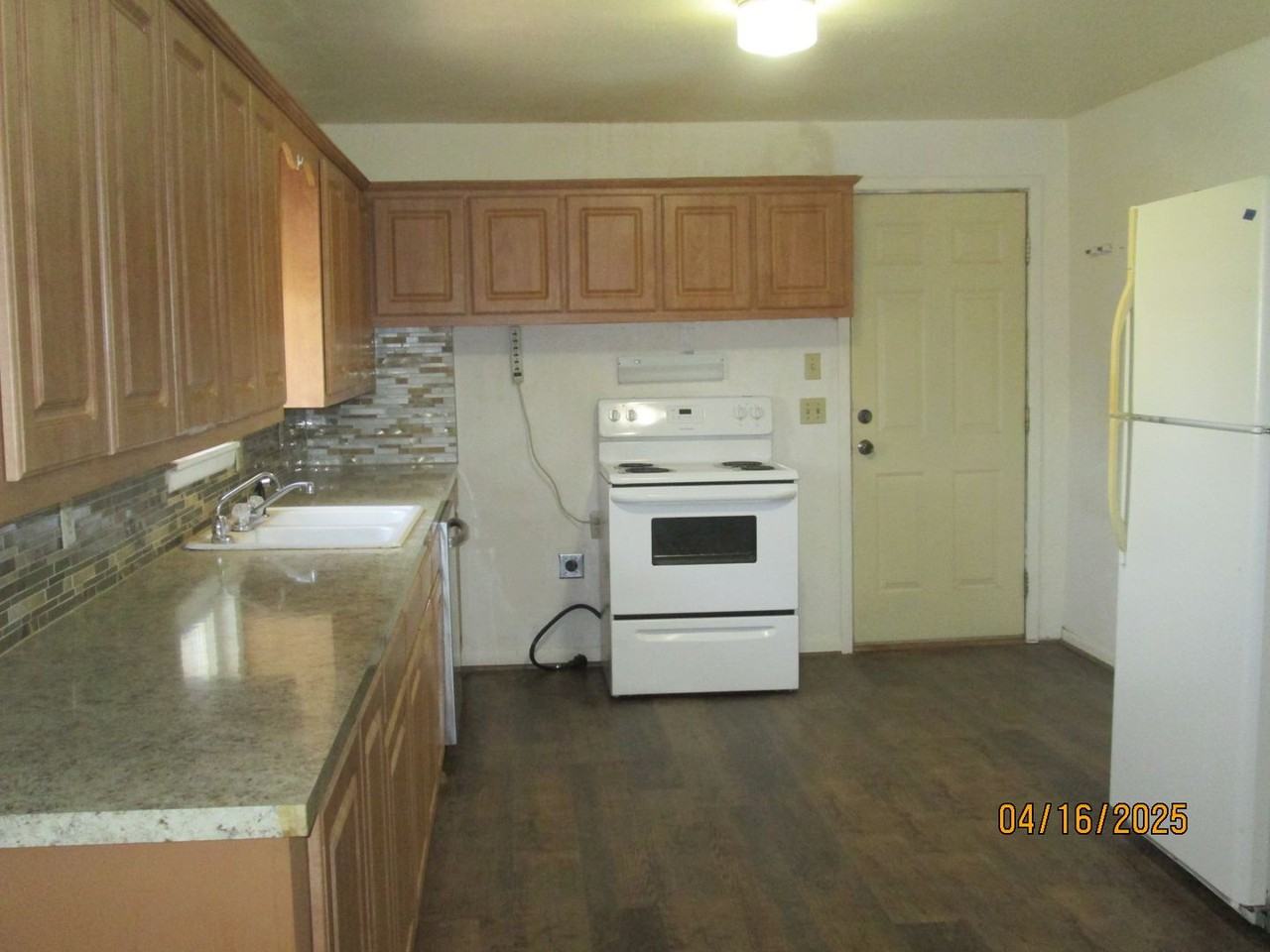 2604 W 4th St - Photo 3 of 20