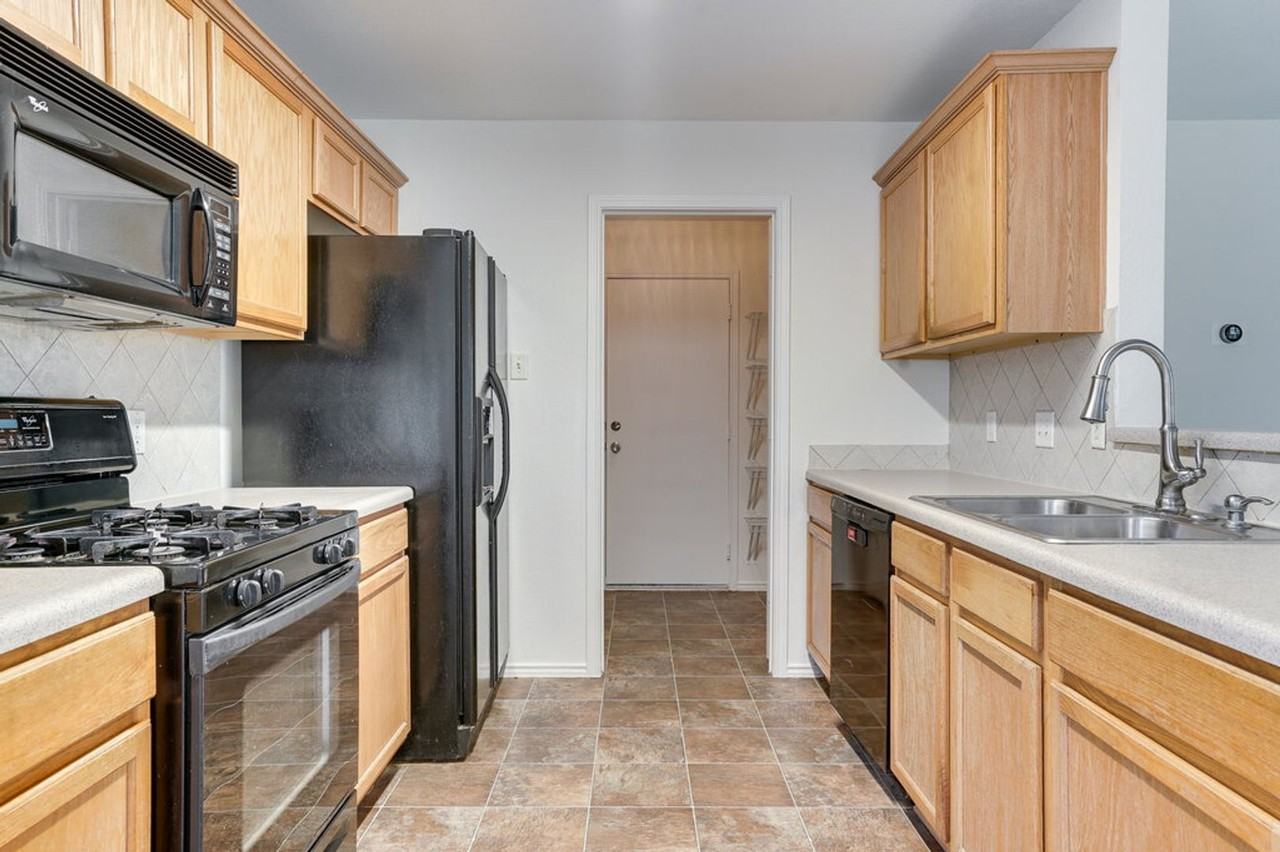 3602 Spring Canyon Trl - Photo 3 of 20