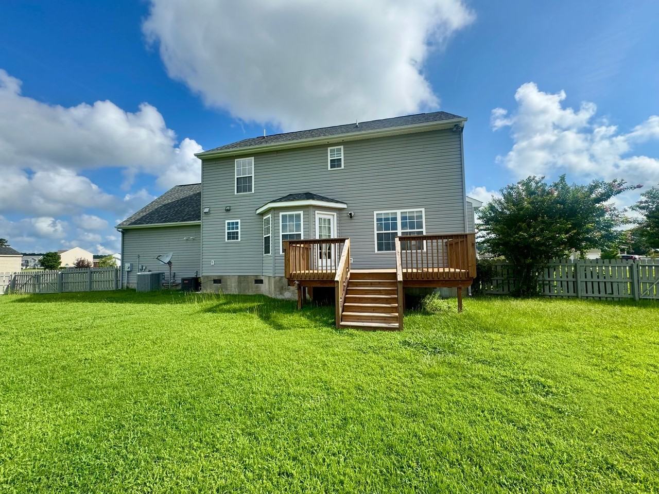 507 Duchess Ln - Photo 3 of 18