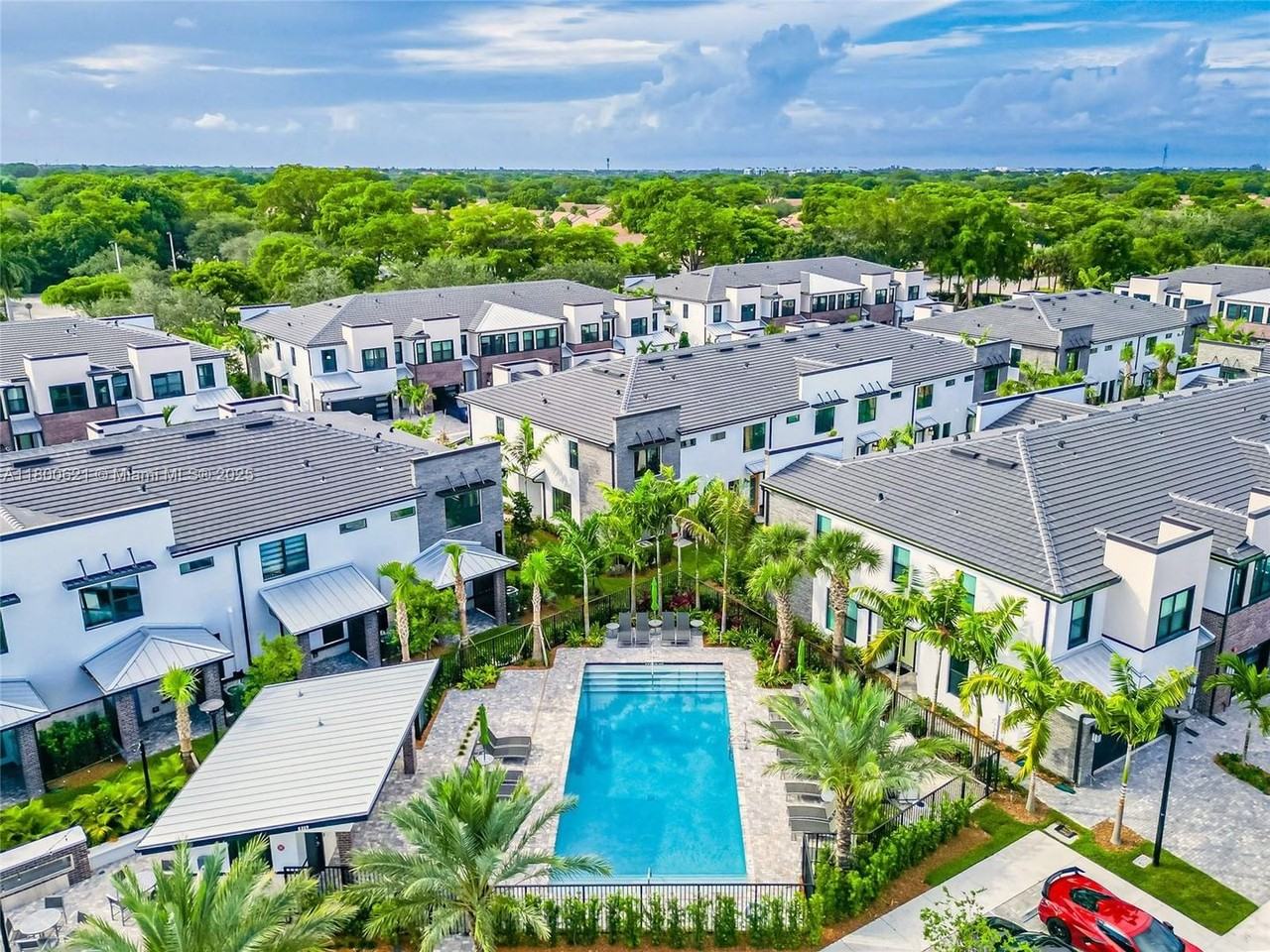 Nw 7th Cir - Photo 2 of 33