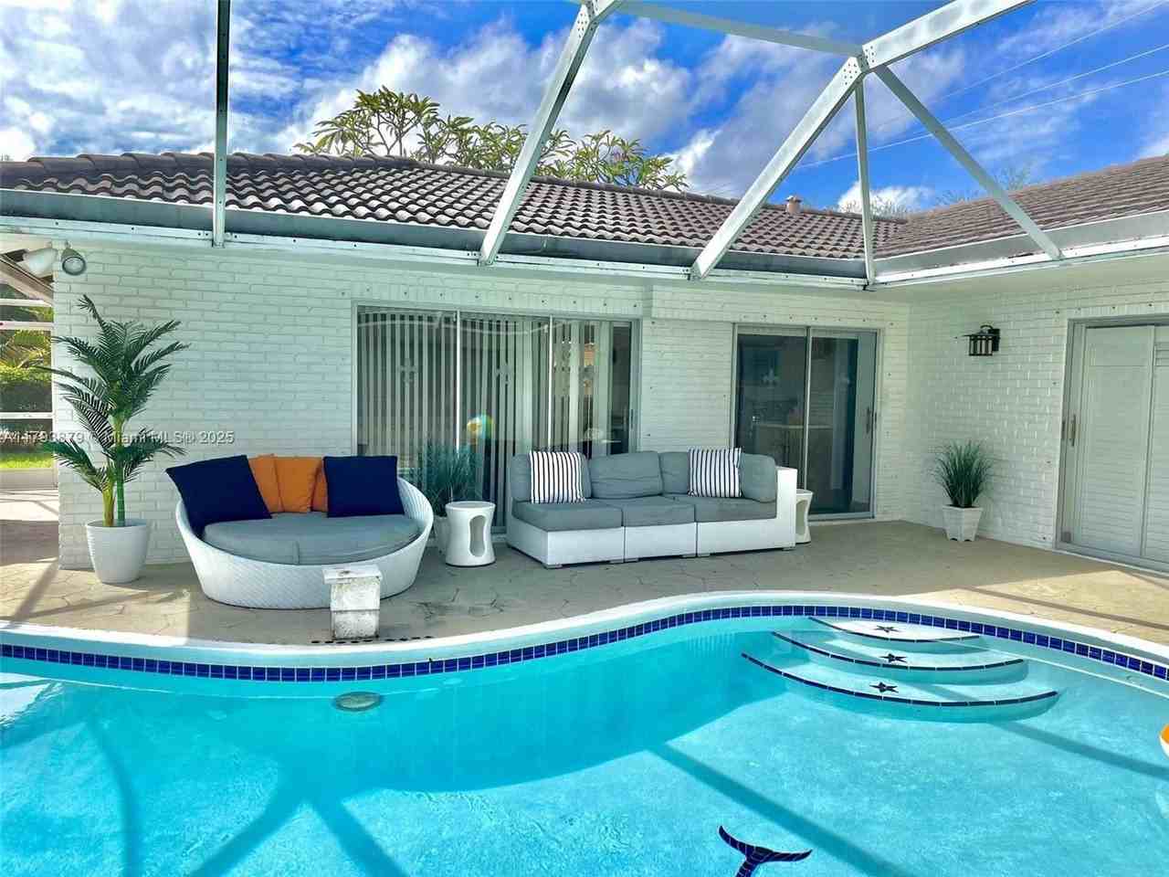 Ne 45th St - Photo 2 of 19