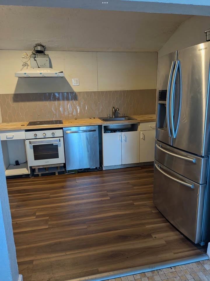 605 Northeast 27th Street - Photo 2 of 9