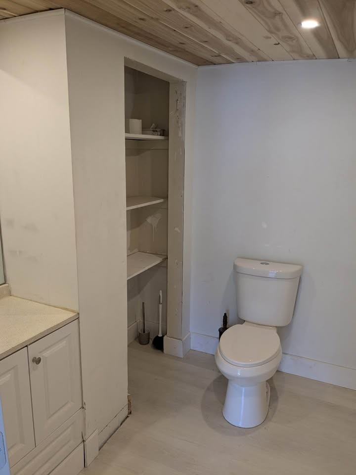 605 Northeast 27th Street - Photo 3 of 9