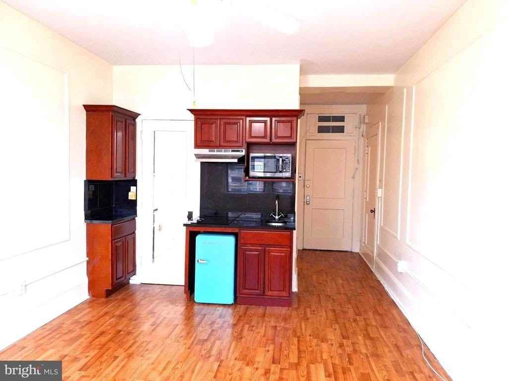 1324 Locust St #1421 - Photo 3 of 15