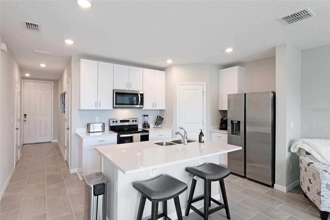 17063 Coral Key Dr - Photo 7 of 27