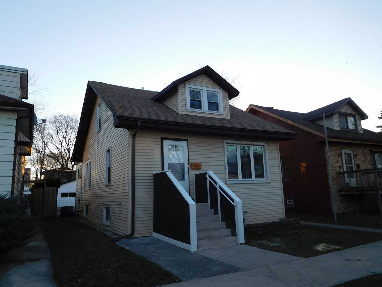 2233 N 74th Ave - Photo 3 of 16