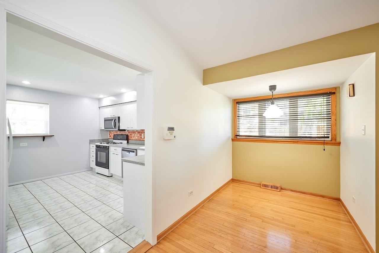 8418 W Crain St - Photo 3 of 23