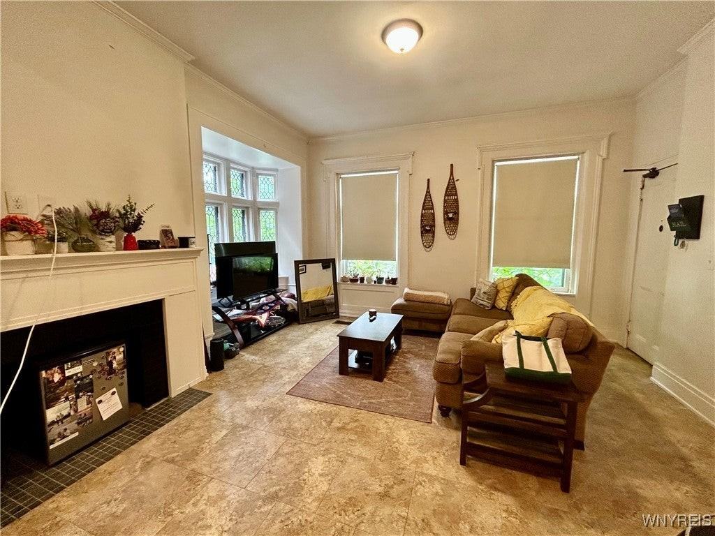 307 Summer St - Photo 3 of 12