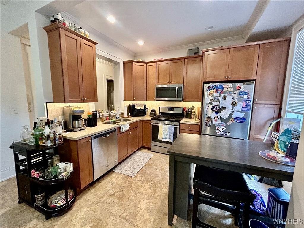 307 Summer St - Photo 6 of 12