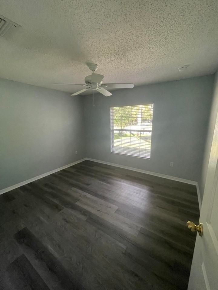 362 Columbus St - Photo 4 of 17