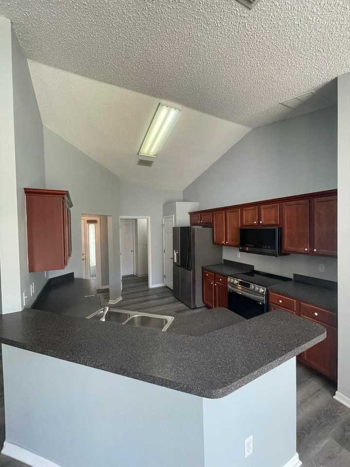 362 Columbus St - Photo 7 of 17