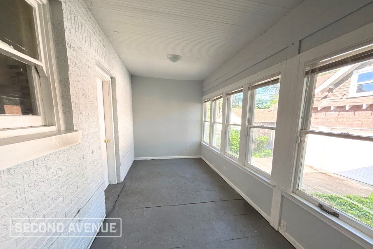 10437 S Wallace St - Photo 4 of 9
