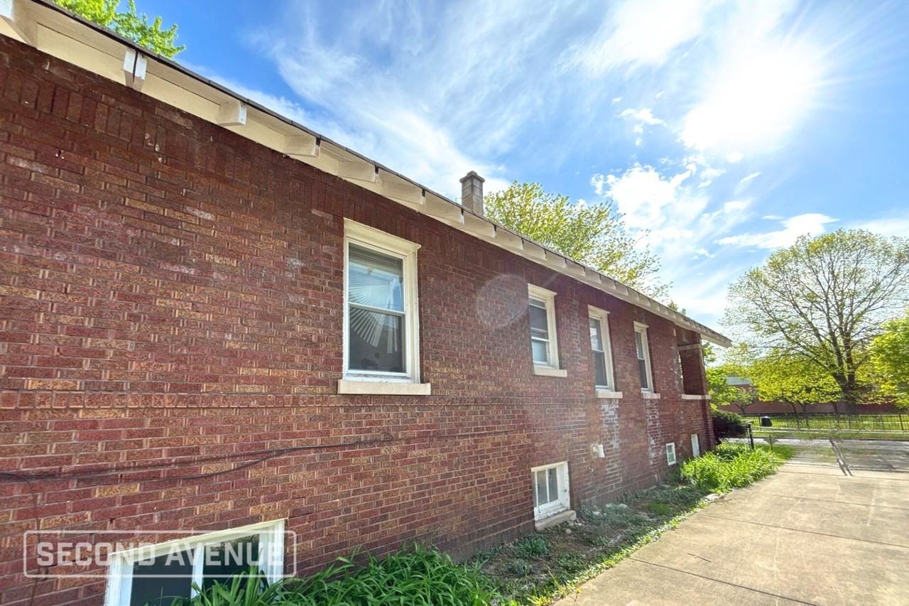 10437 S Wallace St - Photo 5 of 9