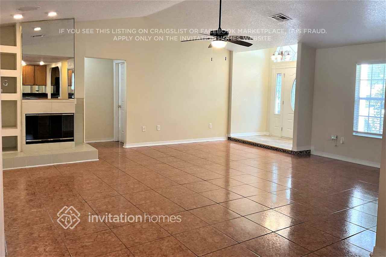 15803 Oak Glen Way - Photo 2 of 13