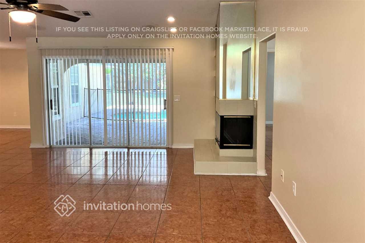 15803 Oak Glen Way - Photo 3 of 13