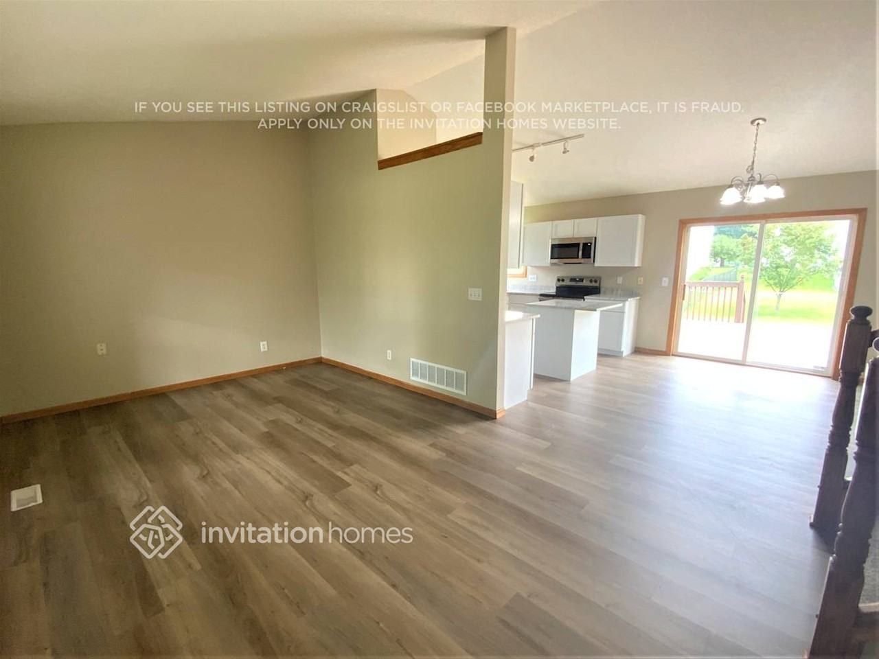 10128 45th Pl Ne - Photo 3 of 16