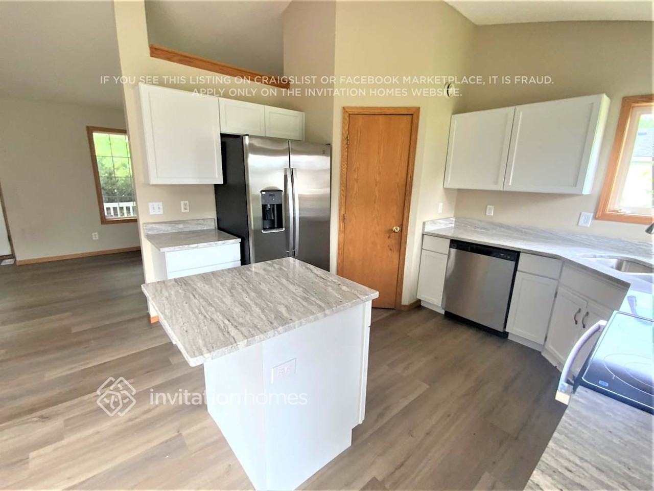 10128 45th Pl Ne - Photo 4 of 16