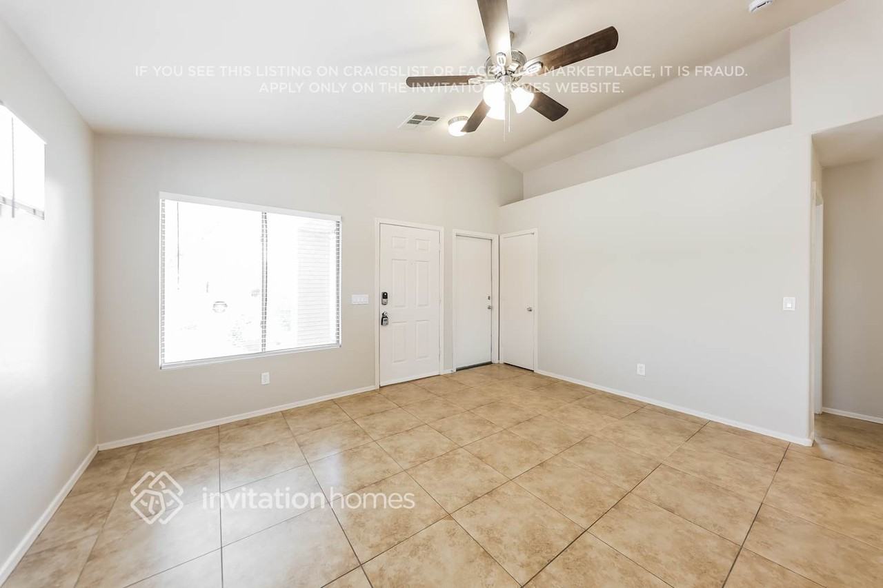 14807 W Acapulco Ln - Photo 5 of 17