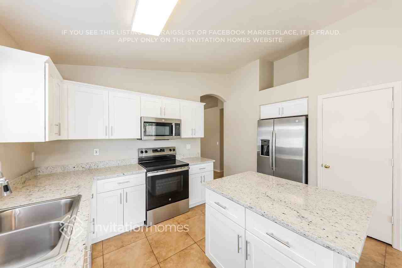 14807 W Acapulco Ln - Photo 7 of 17