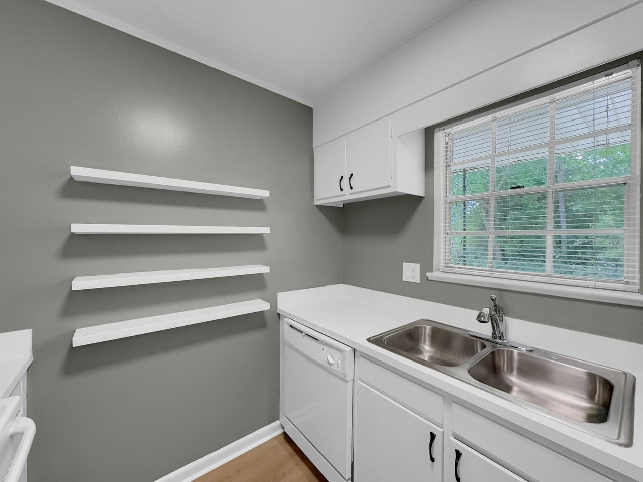 Chateau Orleans Apartments - Photo 5 of 49