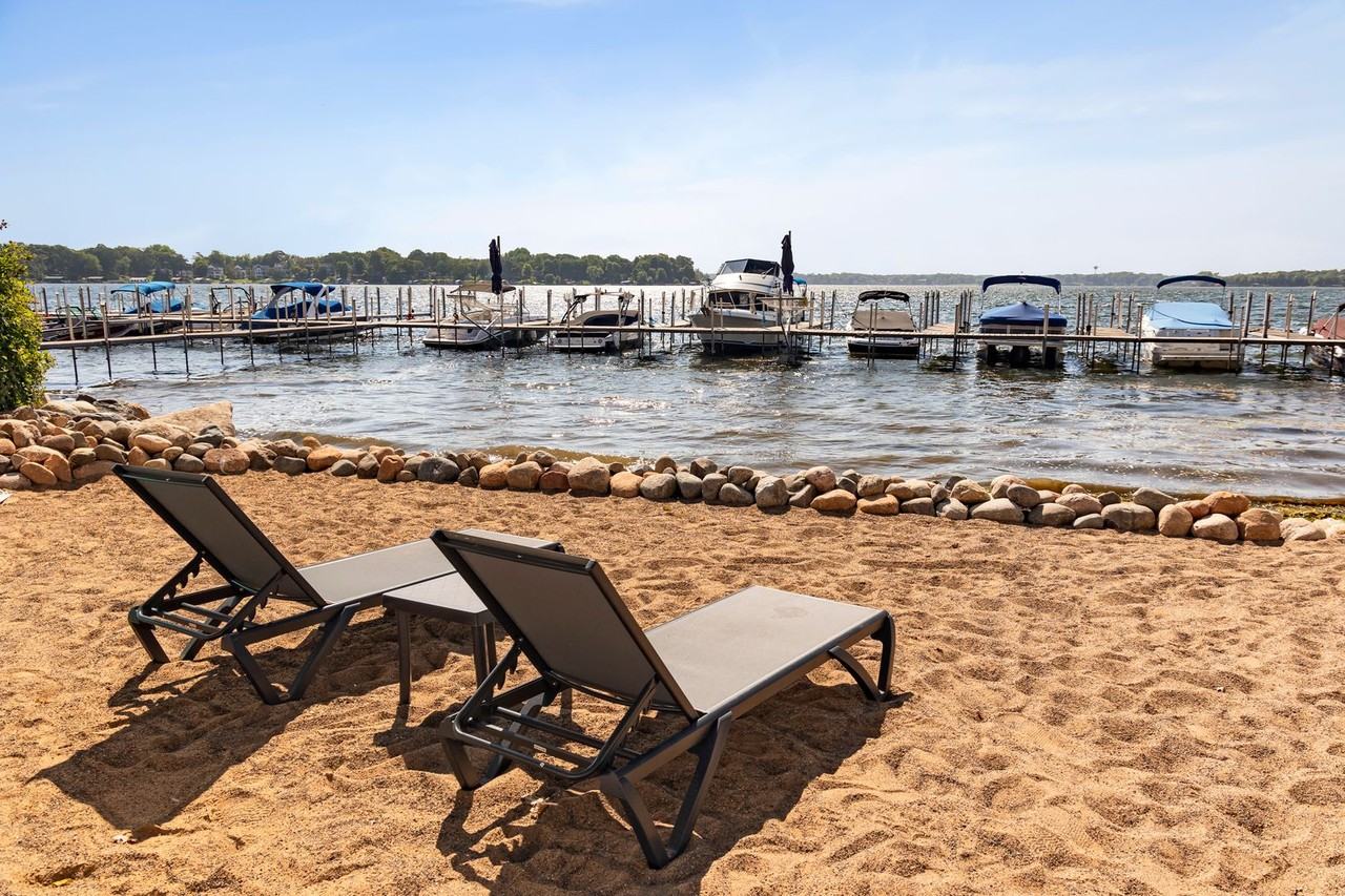 Minnetonka Edgewater - Photo 3 of 26