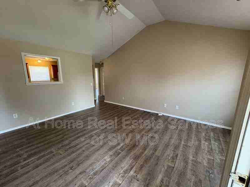 1622 E Jody Cir - Photo 3 of 16